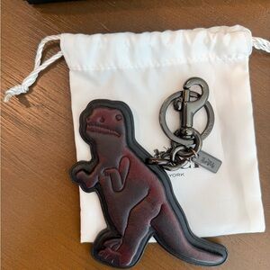 COACH REXY BY SUI JIANGUO SIGNATURE TAN/BLACK BAG
CHARM FOB 76192